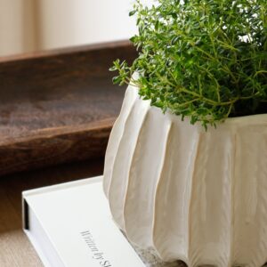 Ceramic Plant Pot 18cm (White Ribbed)